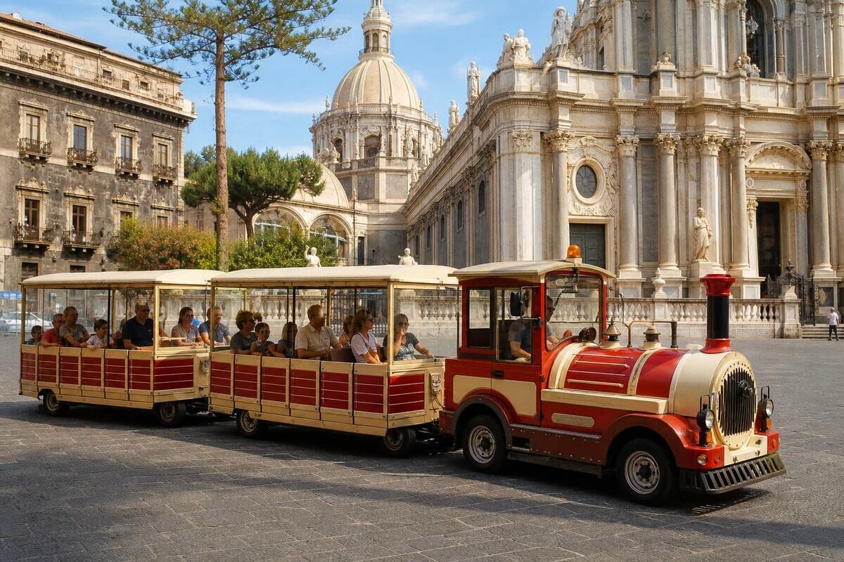 Trenino turistico nel centro storico di Catania